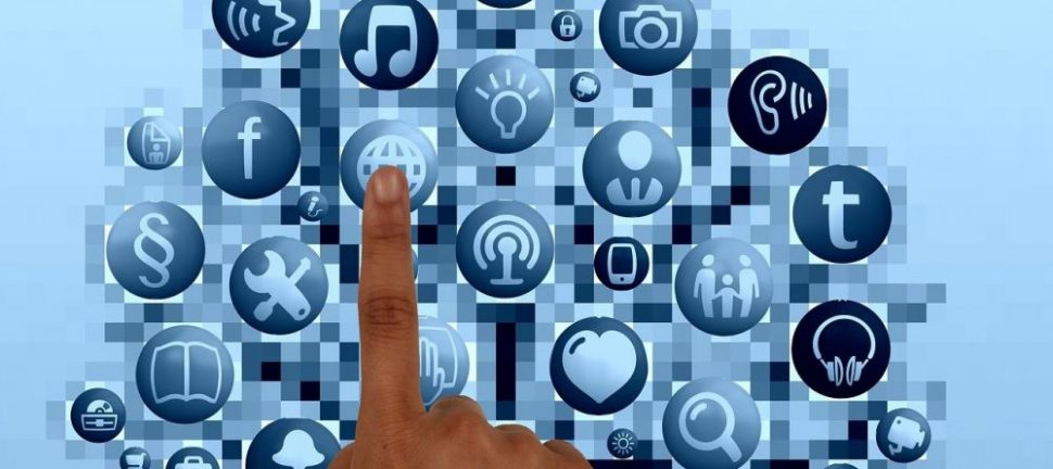 DR TV er en app udviklet af DR, Danmarks Radio, der giver brugerne mulighed for at streame og se live-tv, samt at se og genopleve tidligere udsendelser på deres mobile enheder